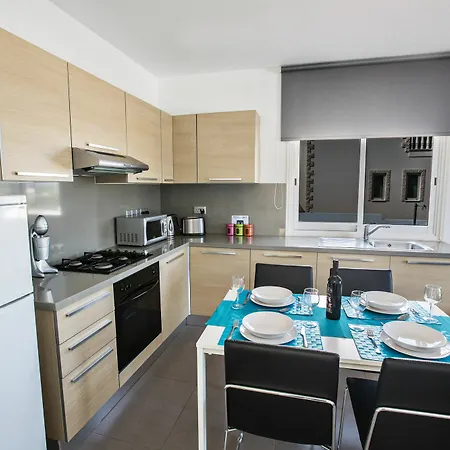 Nicholas Seaview 아파트